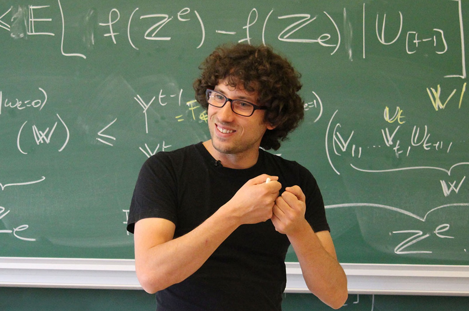 Le mathématicien Hugo Duminil-Copin, professeur permanent depuis 2016 à l’Institut des Hautes Études Scientifiques, vient de remporter la très prisée médaille Fields. © IHES, Marie-Claude Vergne